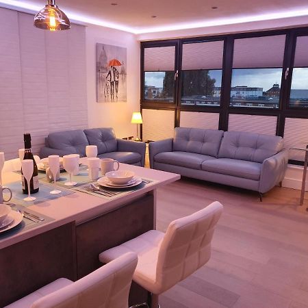 Central Penthouse With Hot Tub & Views 23 Cheltenham Dış mekan fotoğraf